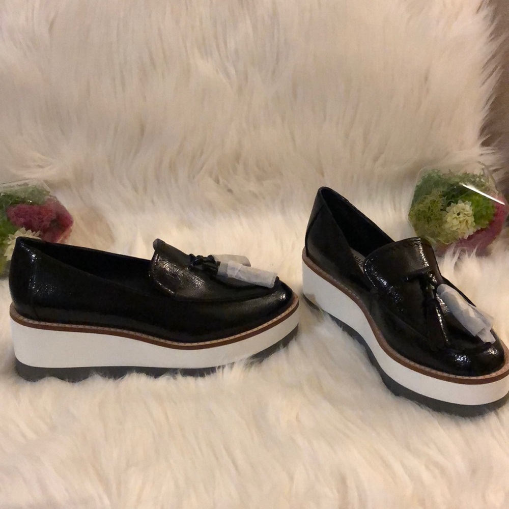 Black patent shoes